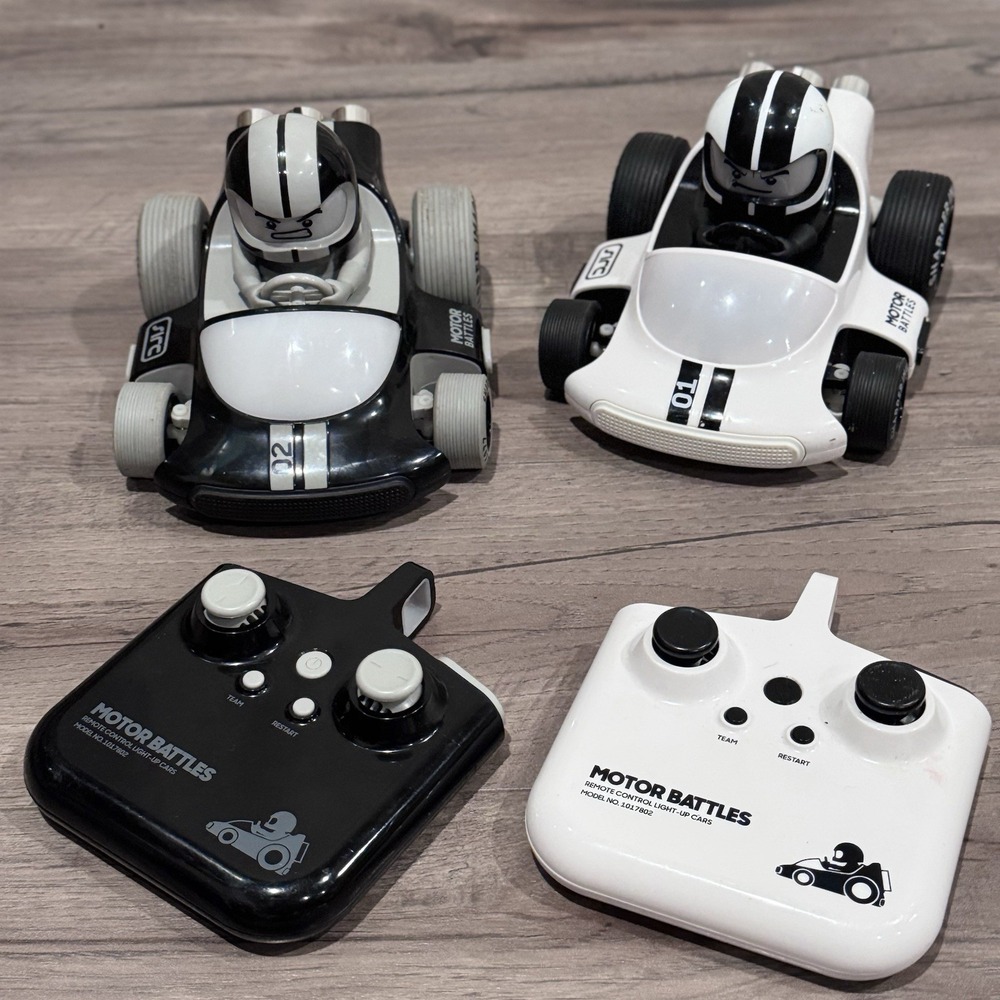Sharper Image RC Motor Battles Team Battle Racer Set Controllers Black & White